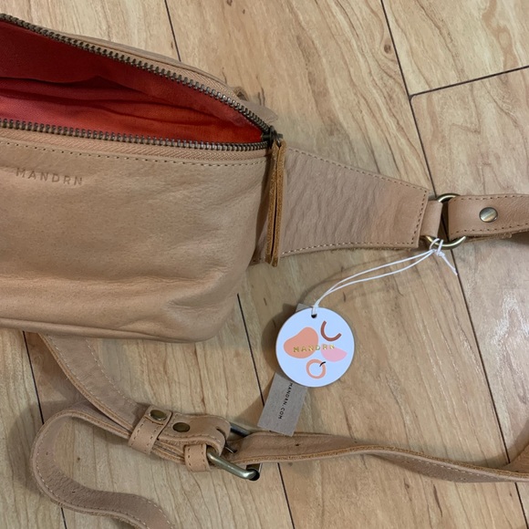 Mandrn Remy Leather Fanny Pack - Picture 7 of 11